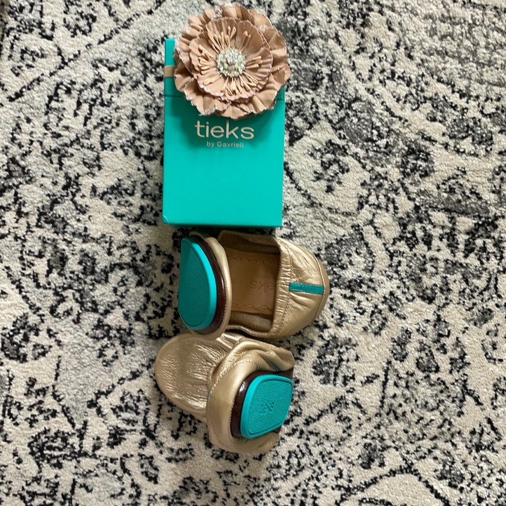 BNIB Champagne Tieks Size 8